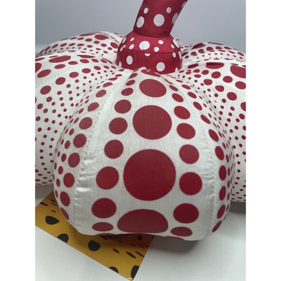 YAYOI KUSAMA 'Dots Obsession' Soft plush Pumpkin Sculpture White w/ Red - Picture 2 of 12